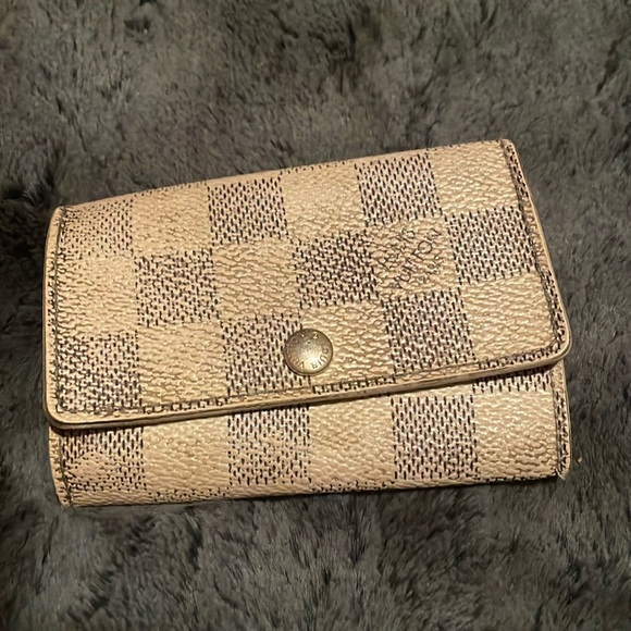 Louis Vuitton 6 key holder - Picture 1 of 4